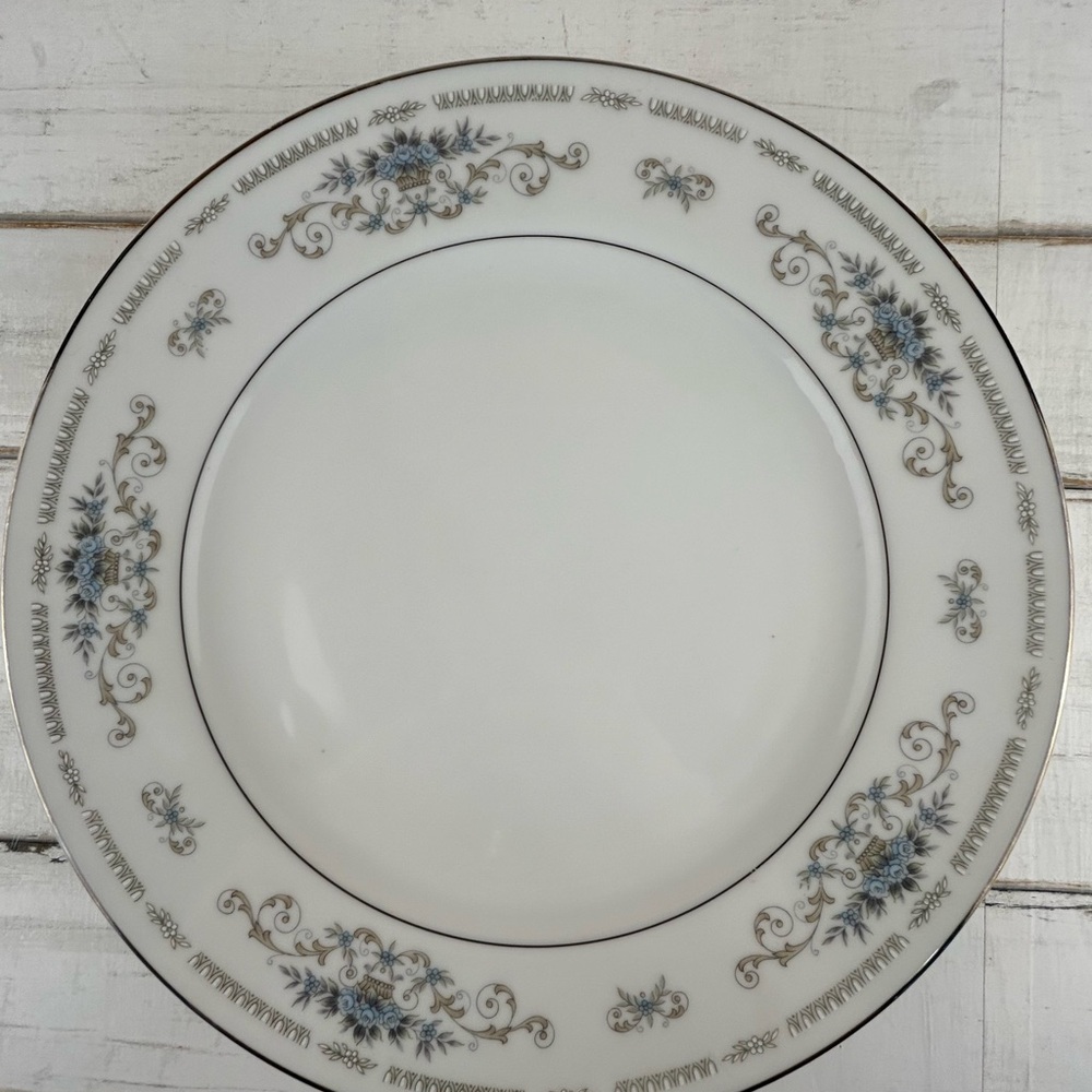Wade Designs from Japan - Diane pattern - 4 dinner plates